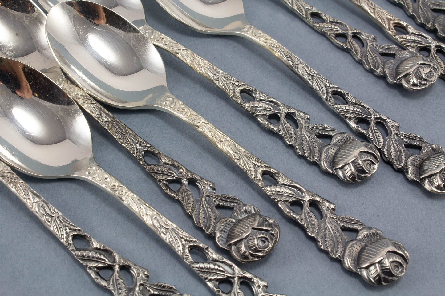 Versilbertes TeeBesteck mit Rosenmuster für 6 Personen