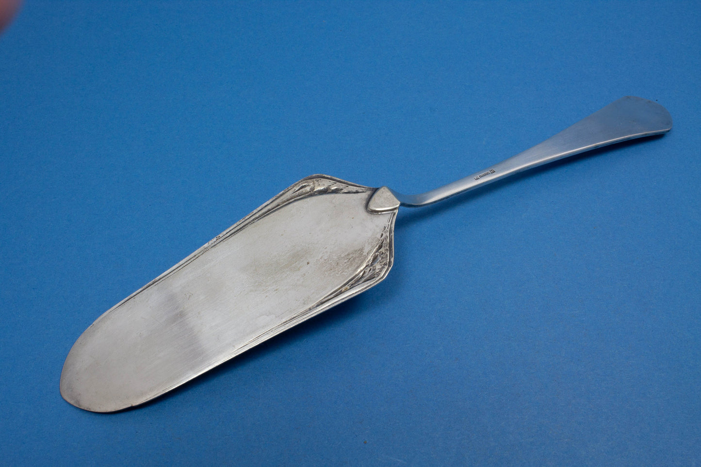 Großer Tortenheber, Jugendstil, versilbertes Besteck