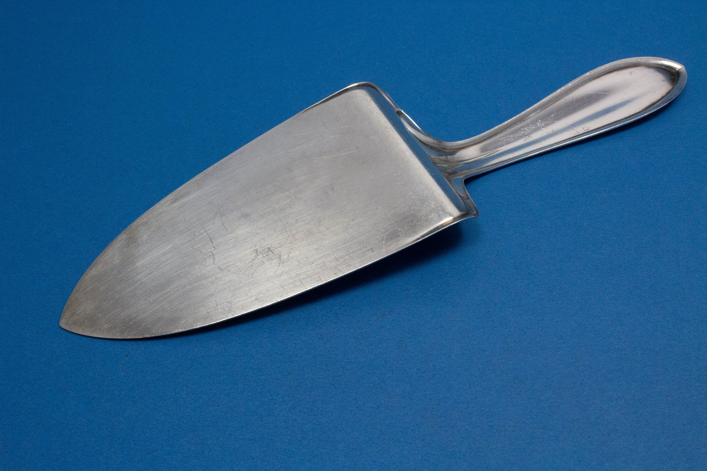 Schöner kleiner Tortenheber, versilbert