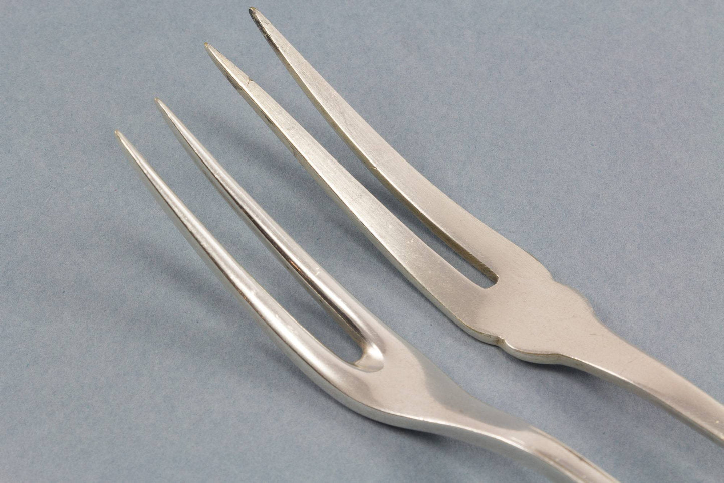 2 schöne Fleischgabeln, Spieße, versilberte Gabeln, Brunch, Jugendstil - Löffelland