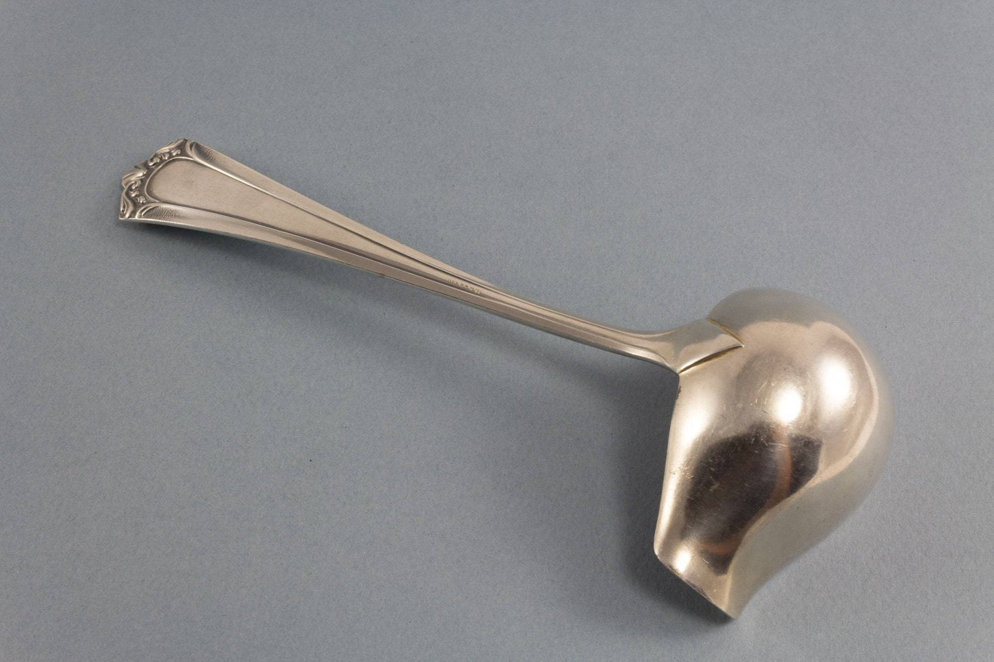 Antike Soßenkelle, versilbert