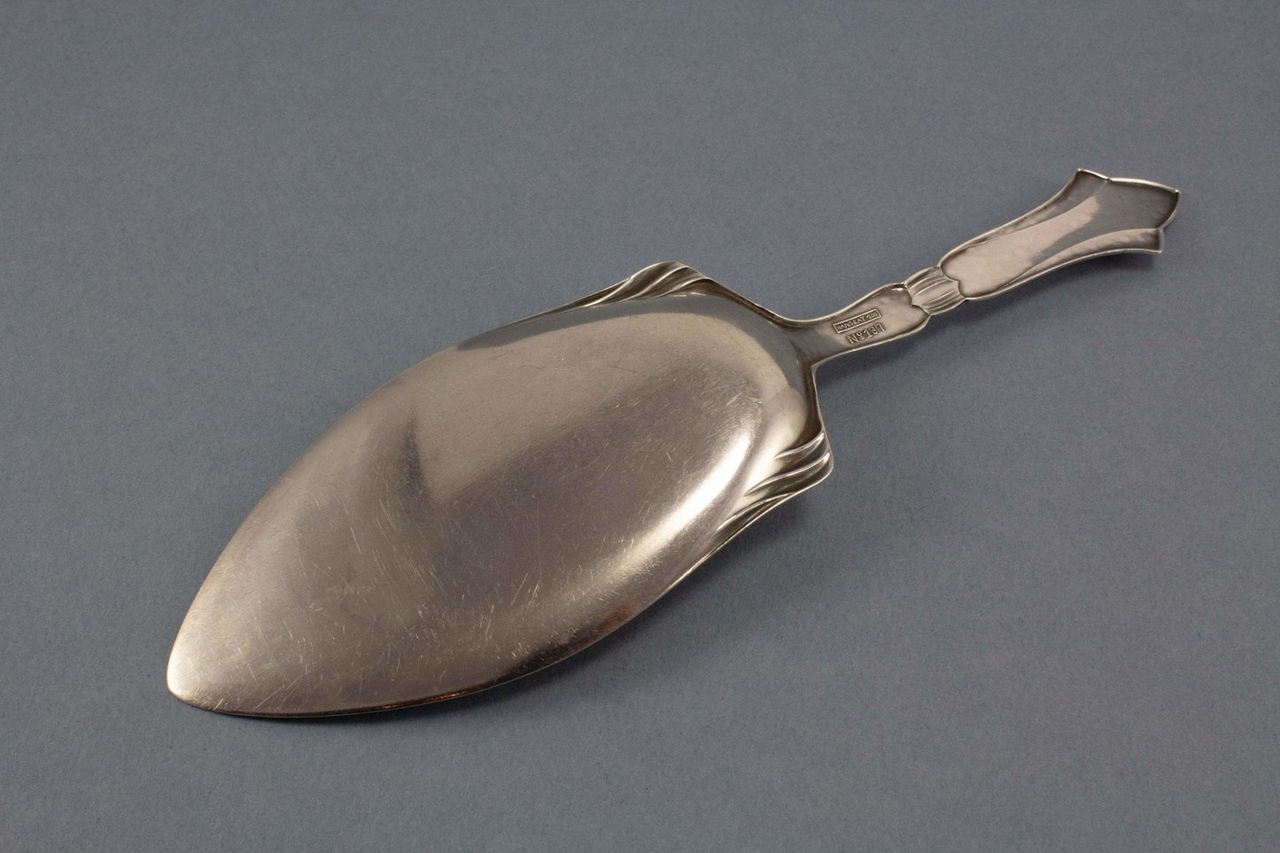 Gebäckheber von Hanseat, versilbert, Lilie - Löffelland