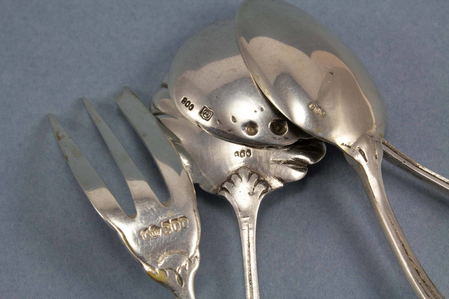 Großes Tortenheber Set mit Marmeladenlöffel, Zuckerlöffel, Zuckerzange, 6 Kuchengabeln, 6 Teelöffel, AO 800, Hildesheimer Rose, Box