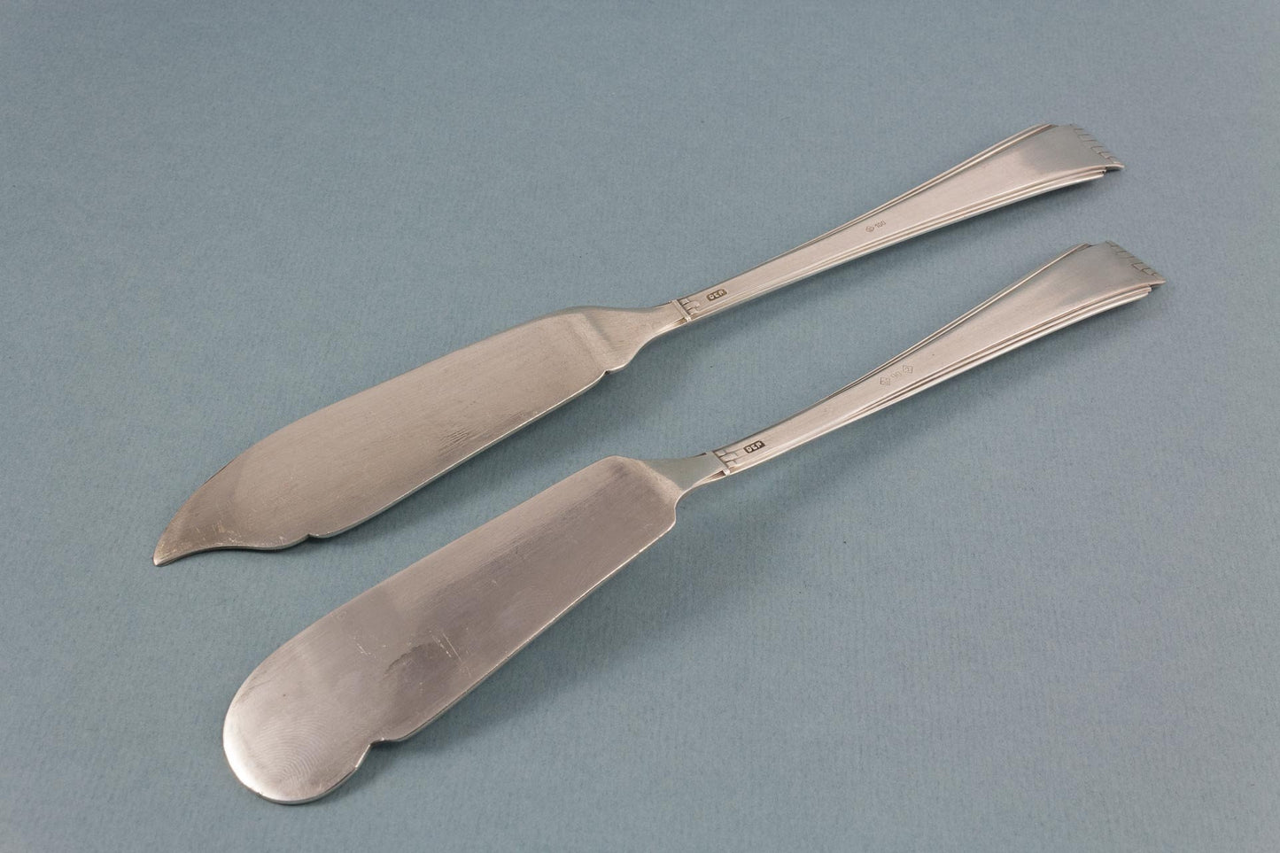 Versilbertes Besteck-Set aus der Zeit des Art Deco, Käsemesser und Buttermesser