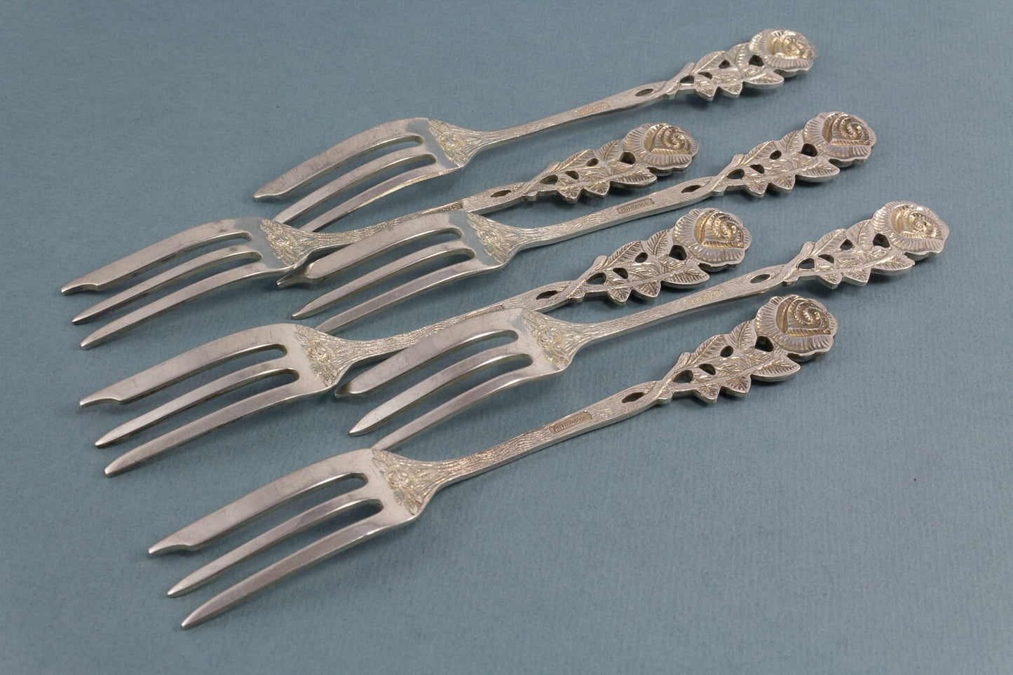 6 Kuchengabeln mit Rosenmuster, versilberte Gabeln, Vintagebesteck