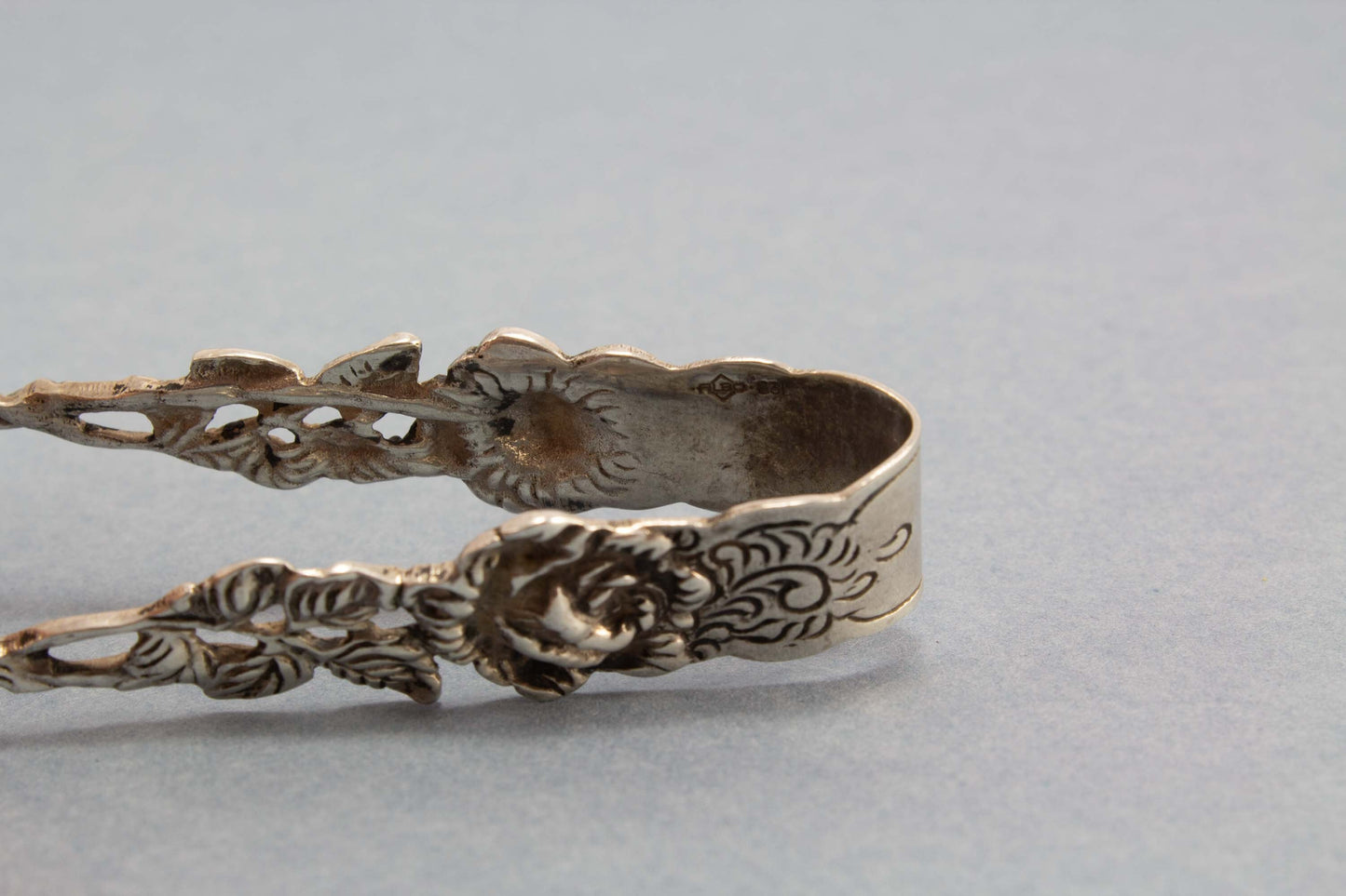 Kleines Tee Set für 2, Rahmkelle und Zuckerzange und Mokkalöffel mit Rosenmuster, 835er Silber, Hildesheimer Rose, Albert Bodemer