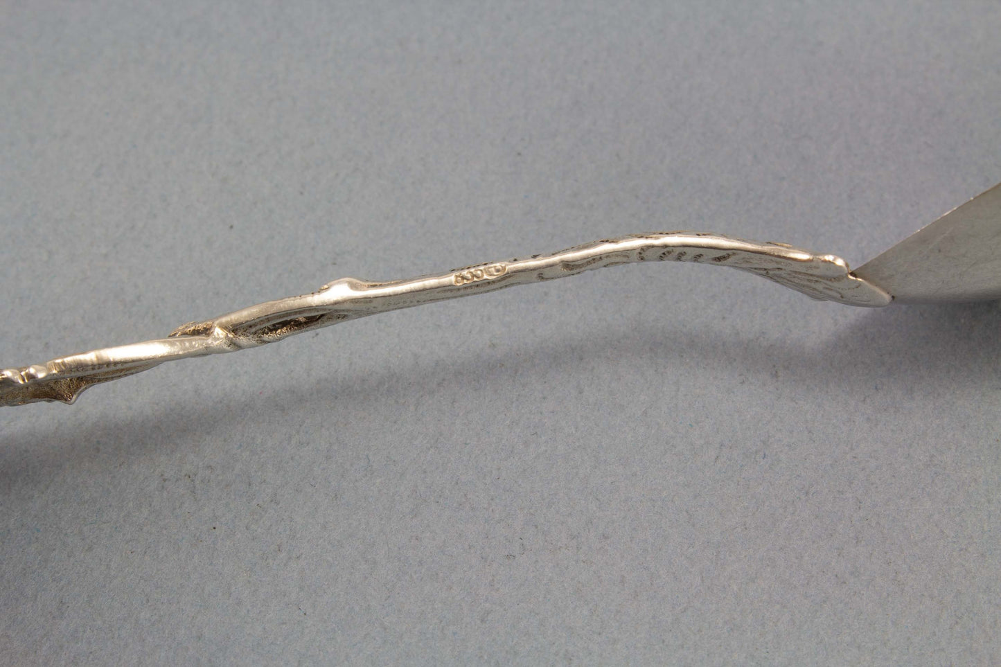 Sahnelöffel mit schönem Rosenmuster, Silberbesteck, 835er