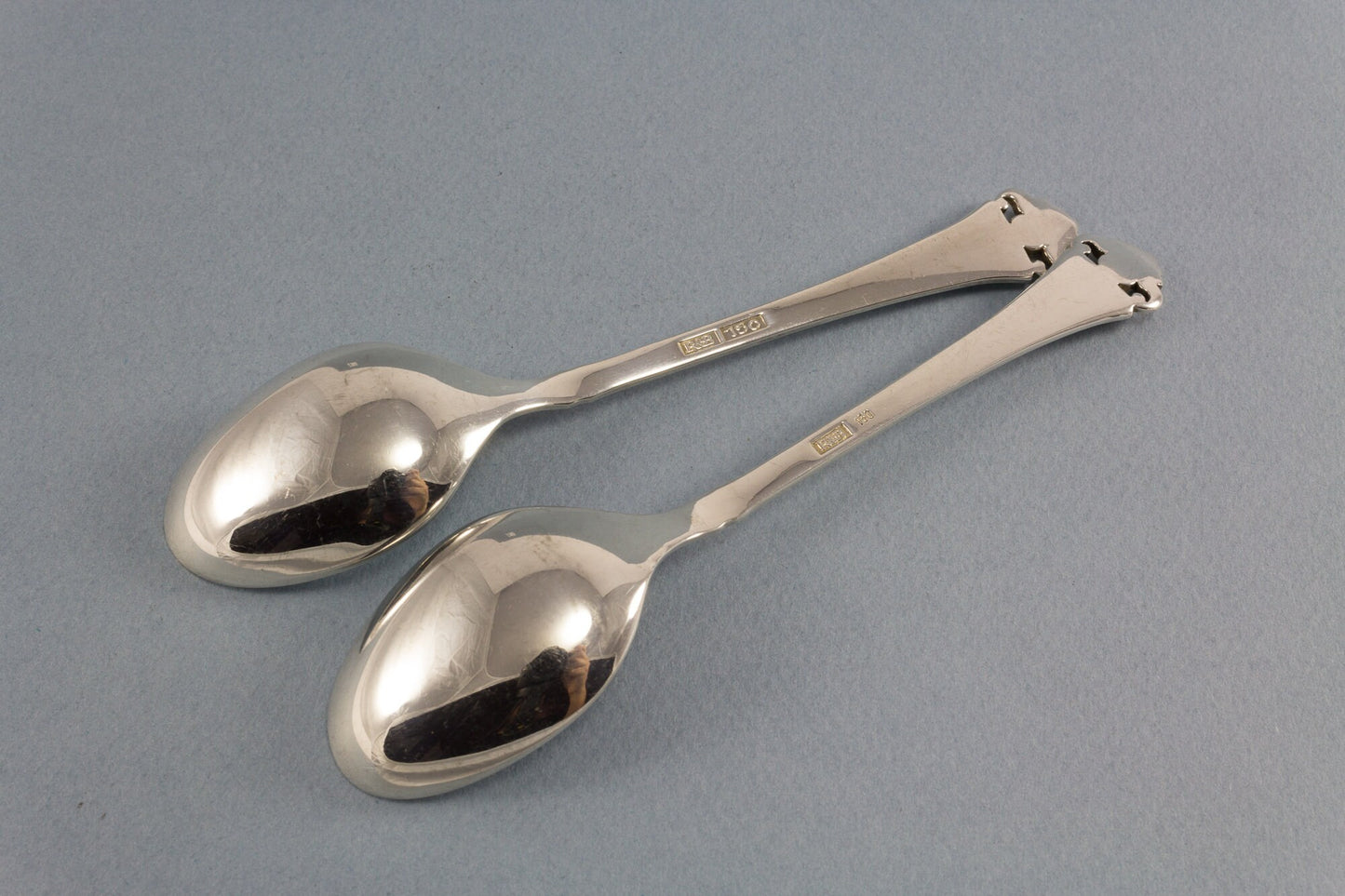 2 Teelöffel von Robbe&Berking mit Rosenmuster, versilbertes Besteck