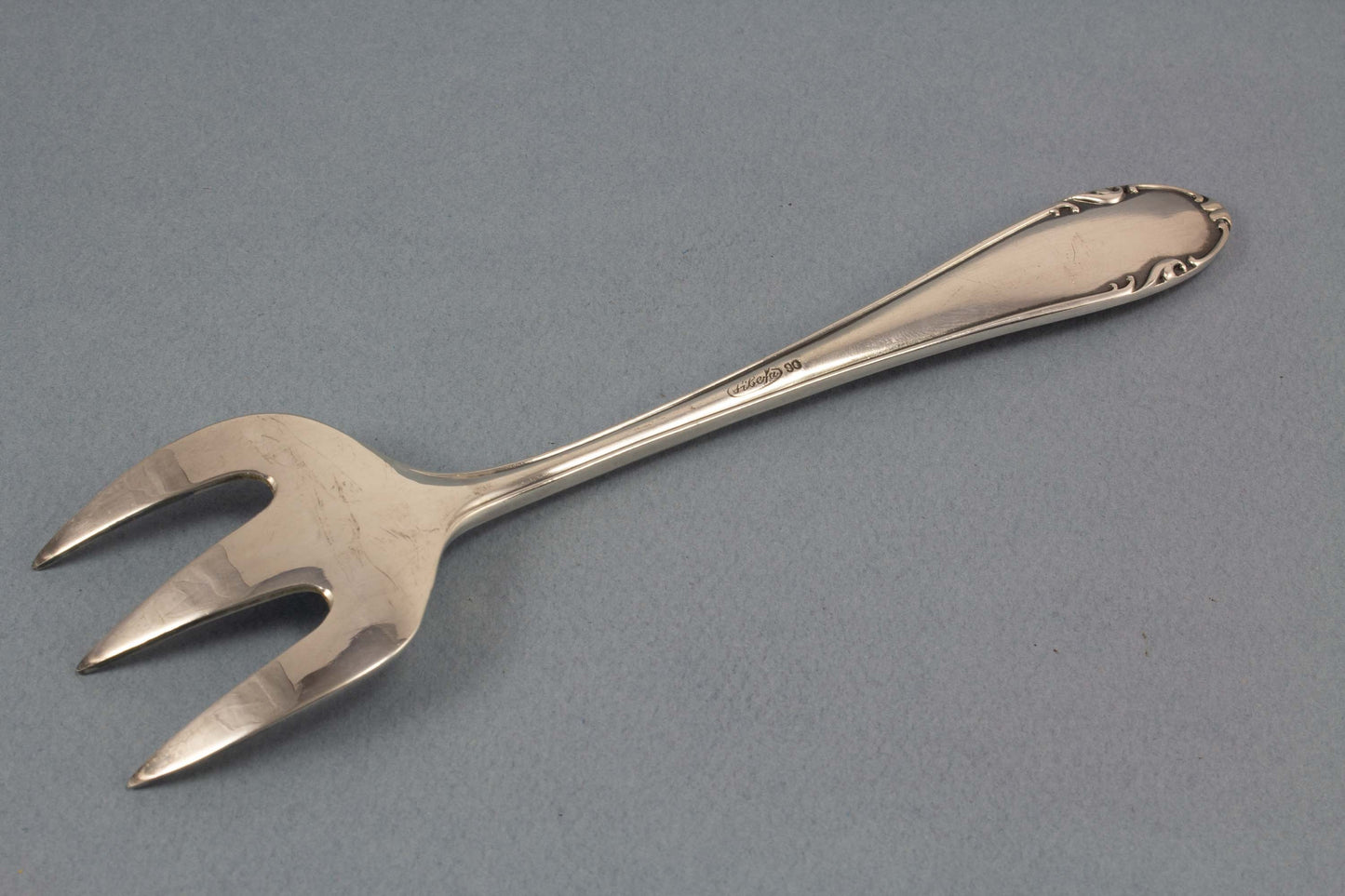 Versilberter Sardinenheber