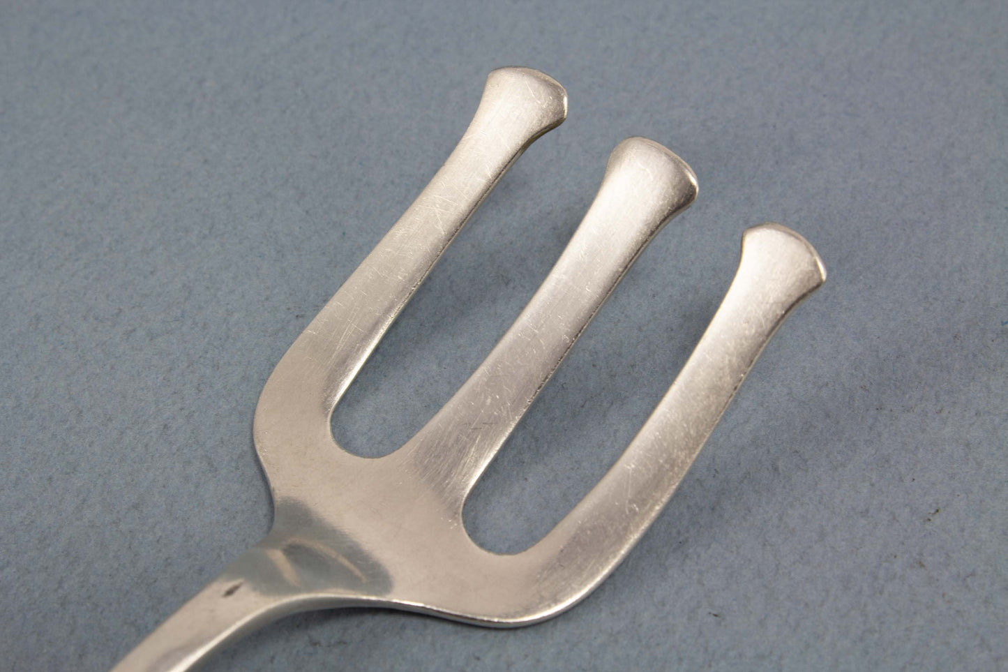 Sardinenheber, Koch und Bergfeld, Lilie und Hammerschlag, Vintage Besteck, versilbert