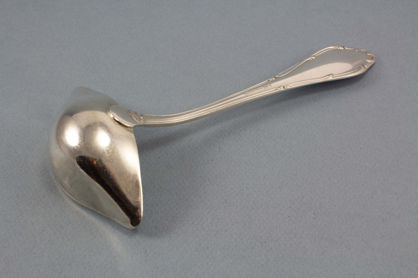 Antike Soßenkelle, Wellner Mozart, versilbert