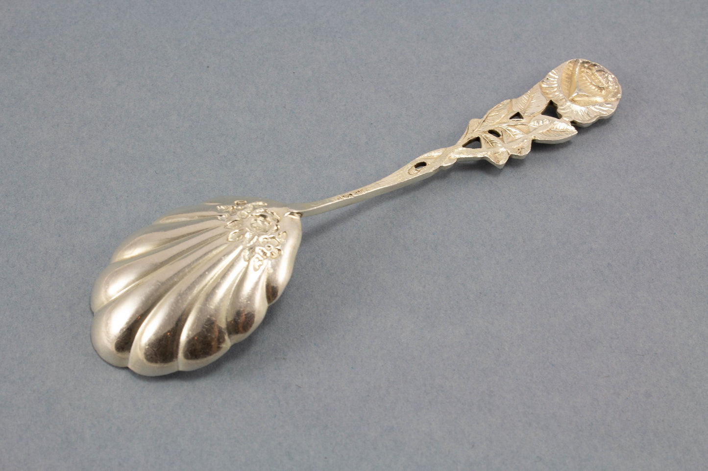 Kleiner Zuckerlöffel von Antiko, Hildesheimer Rose