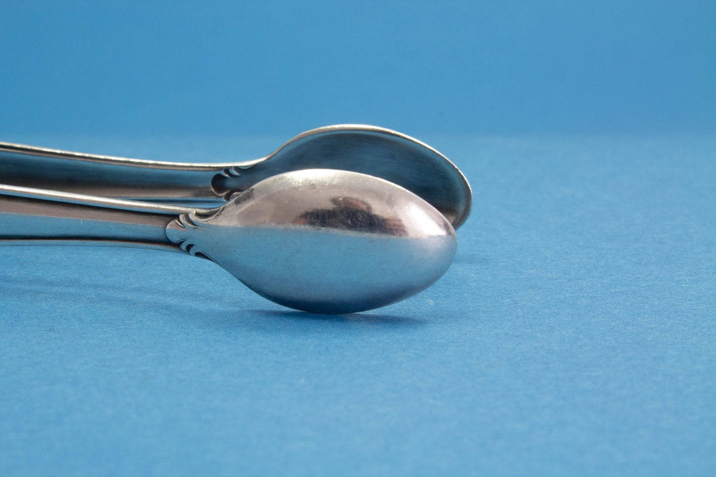 Versilberte Zuckerzange im Jugendstil , Zange für Zucker