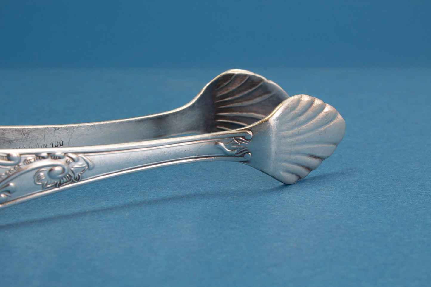 Schöne versilberte Zuckerzange