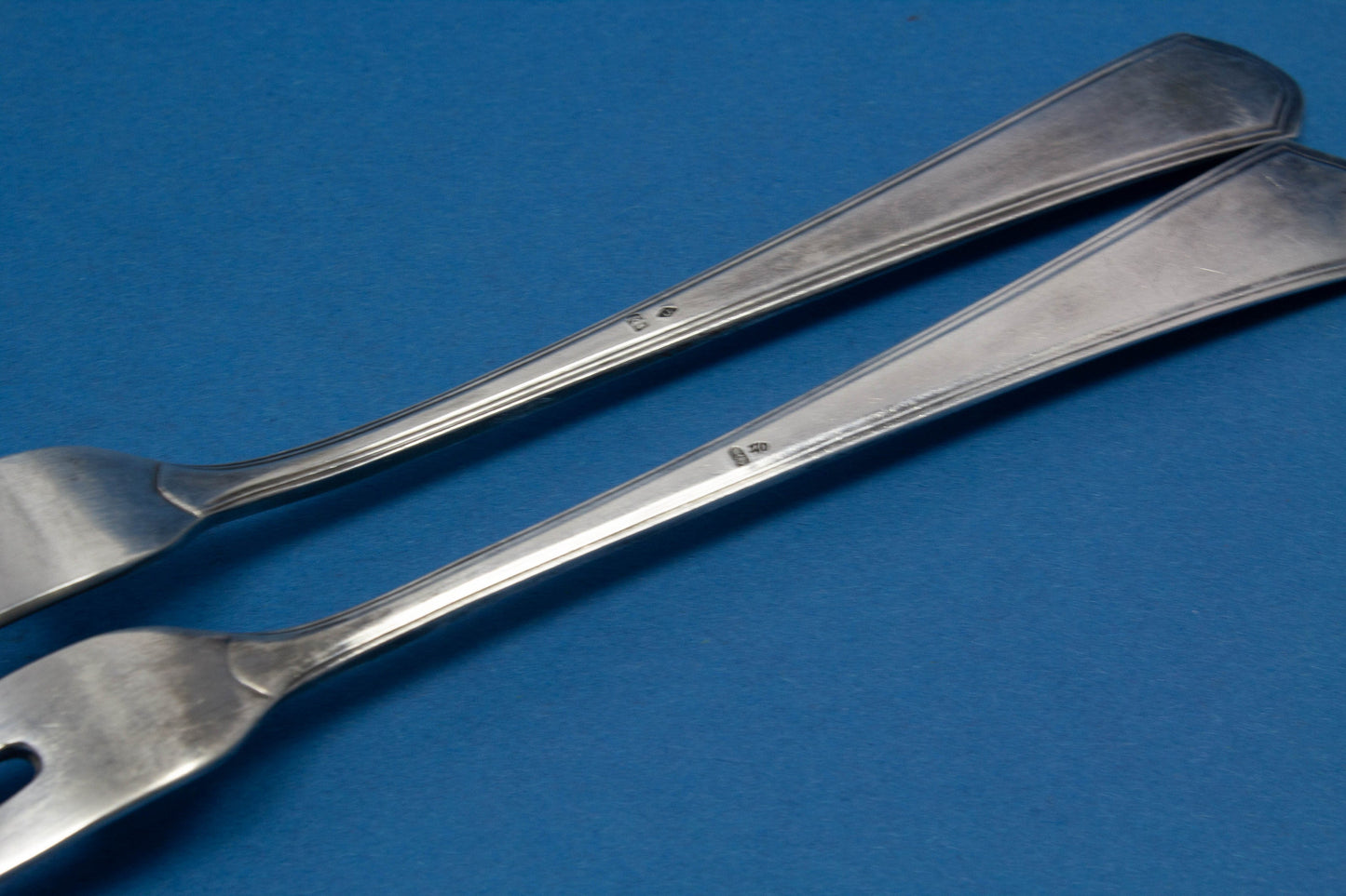 2 schöne Fleischgabeln, Käsespieße, Spieße, versilberte Gabeln, Brunch, WMF Röschen