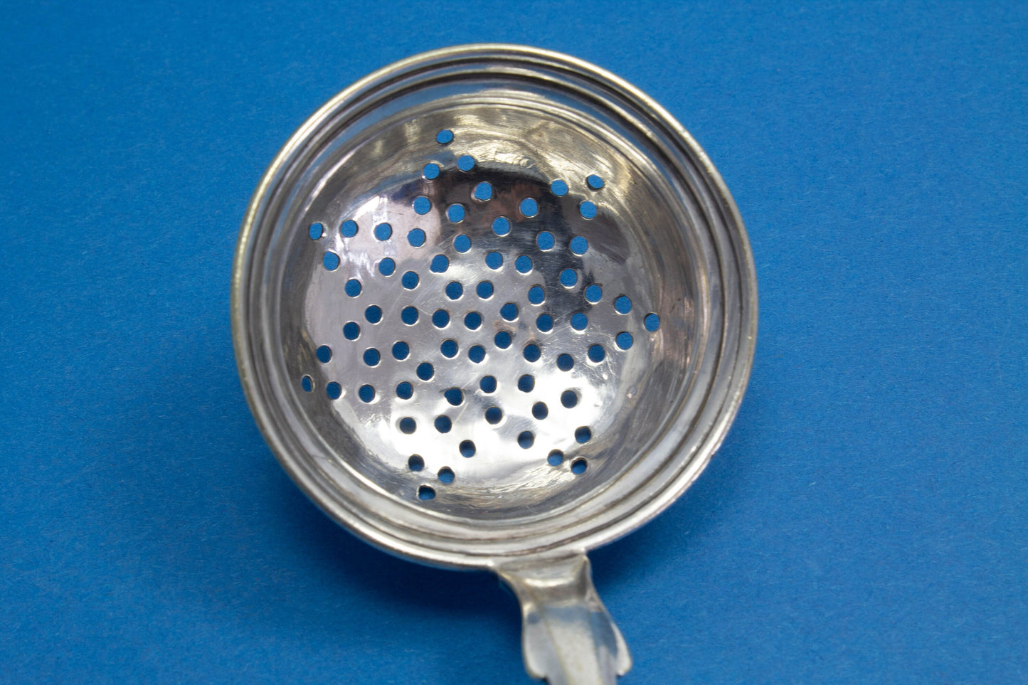 Versilbertes Teesieb, Spatenmuster, Vintage Tee Filter