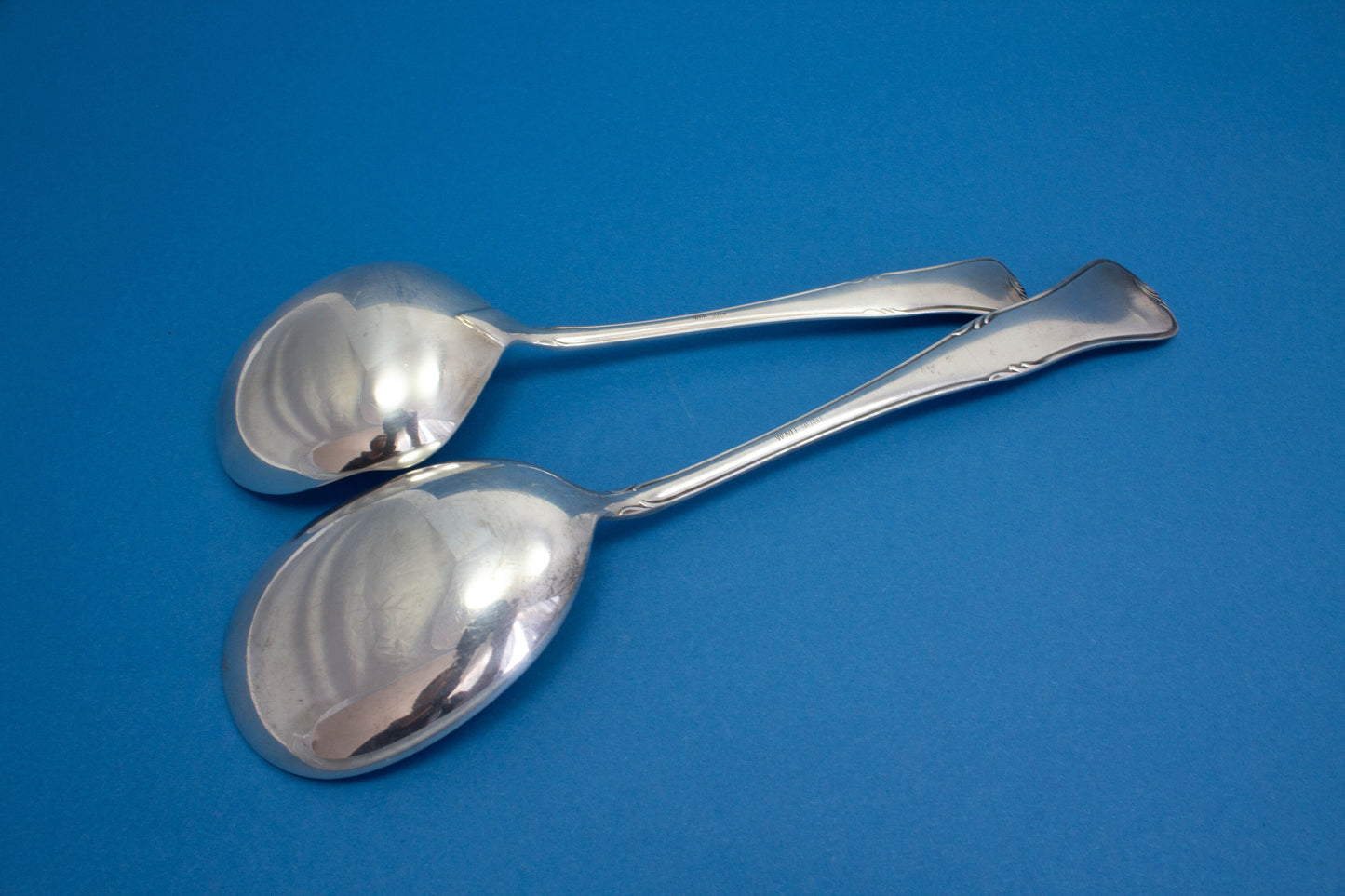 Großer Gemüselöffel mit dem passenden Kartoffellöffel, WMF 3700, versilberte Servierlöffel, Besteckset