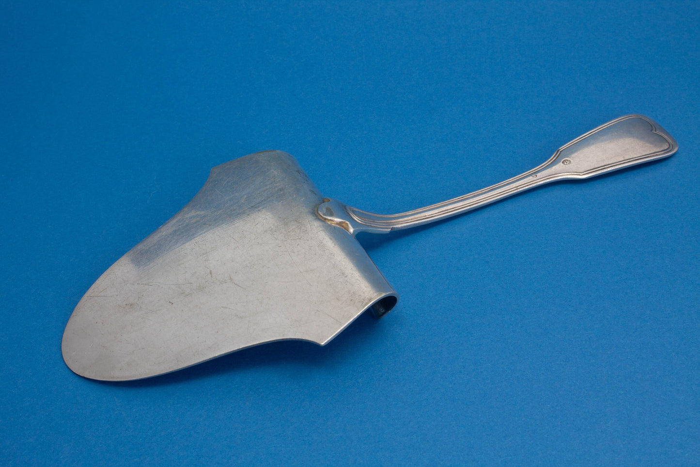 Versilberter Spargelheber, Augsburger Faden, graviert