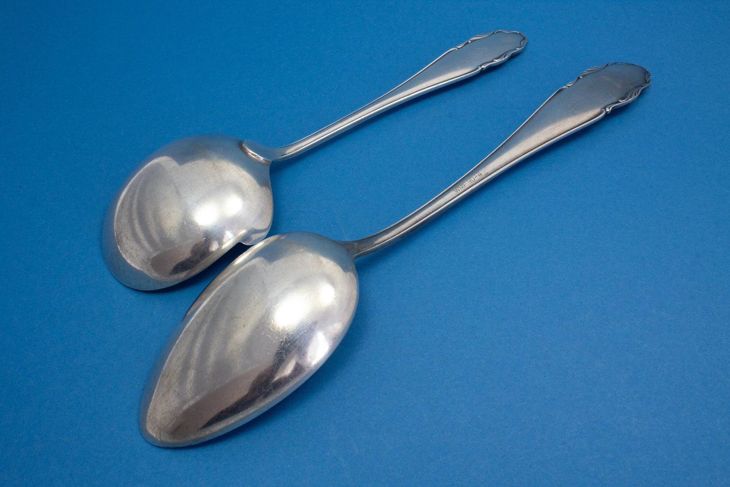 2 Servierlöffel, großer Gemüselöffel mit dem passenden Kartoffellöffel, WMF 2200, versilberte Servierlöffel, Besteckset
