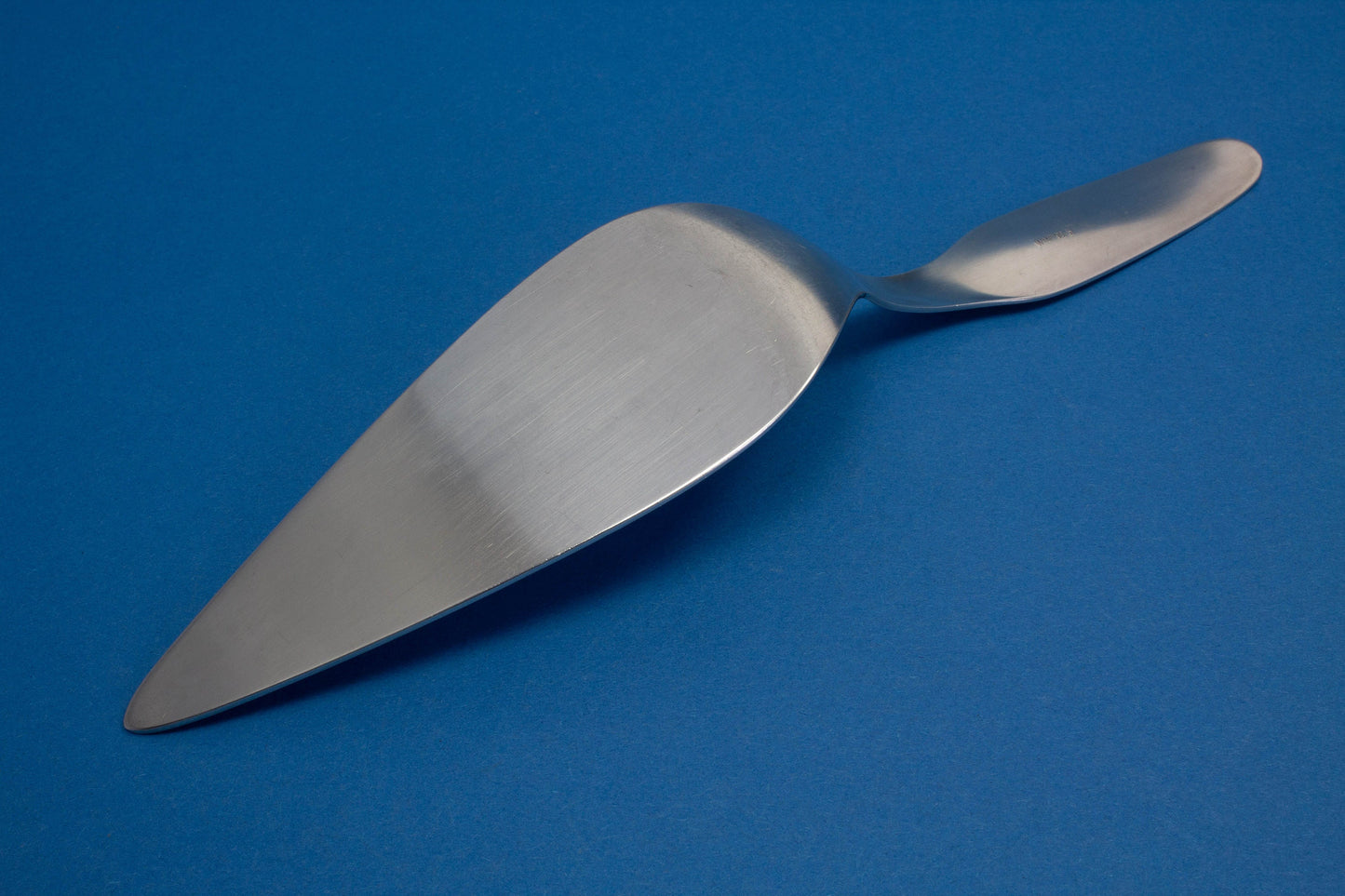 Versilberter Gebäckheber, WMF 3600 nach Wagenfeld