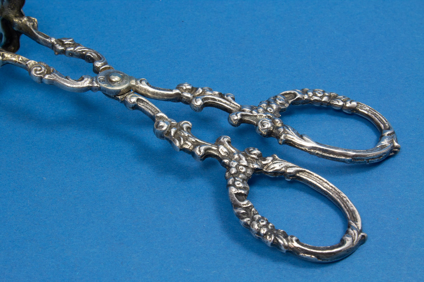 Edle versilberte Gebäckzange mit Rosen, Kuchenzange, Kekszange