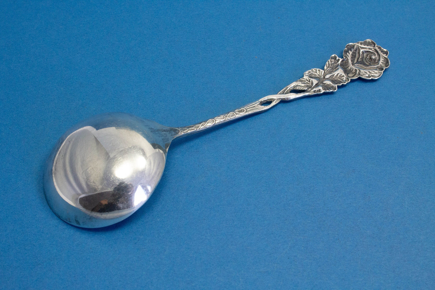 Sahnelöffel mit Rose, versilbertes Vintage Besteck