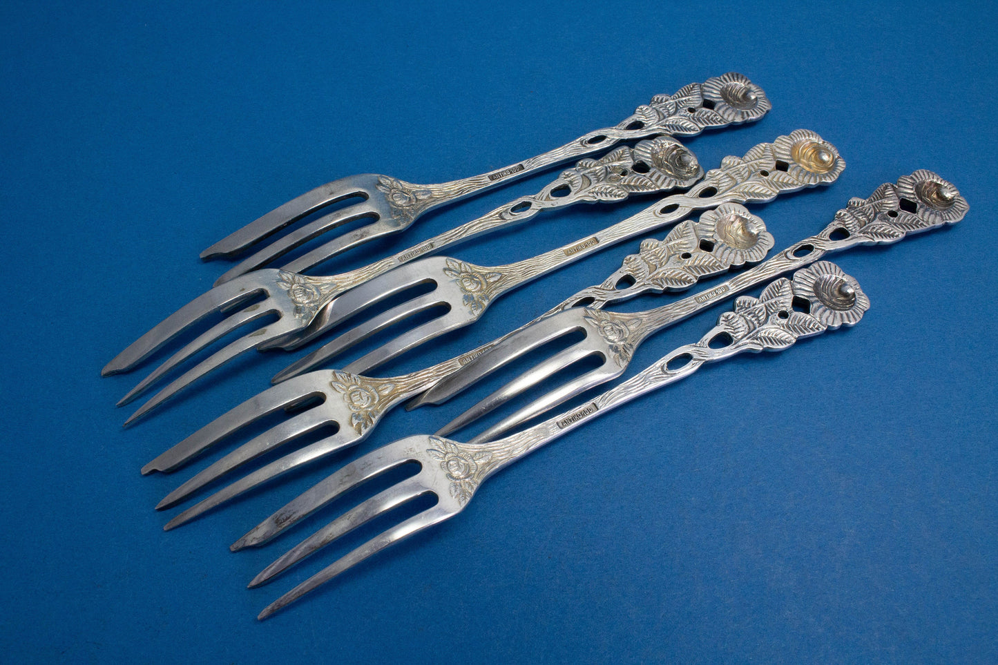 6 versilberte Kuchengabeln mit einem schönen Rosenmuster, Hildesheimer Rose, Mid Century