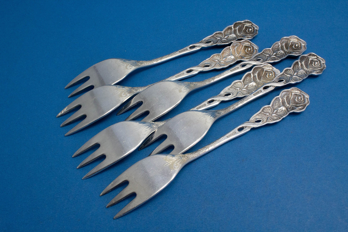6 versilberte Kuchengabeln mit einem schönen Rosenmuster, Hildesheimer Rose, Mid Century