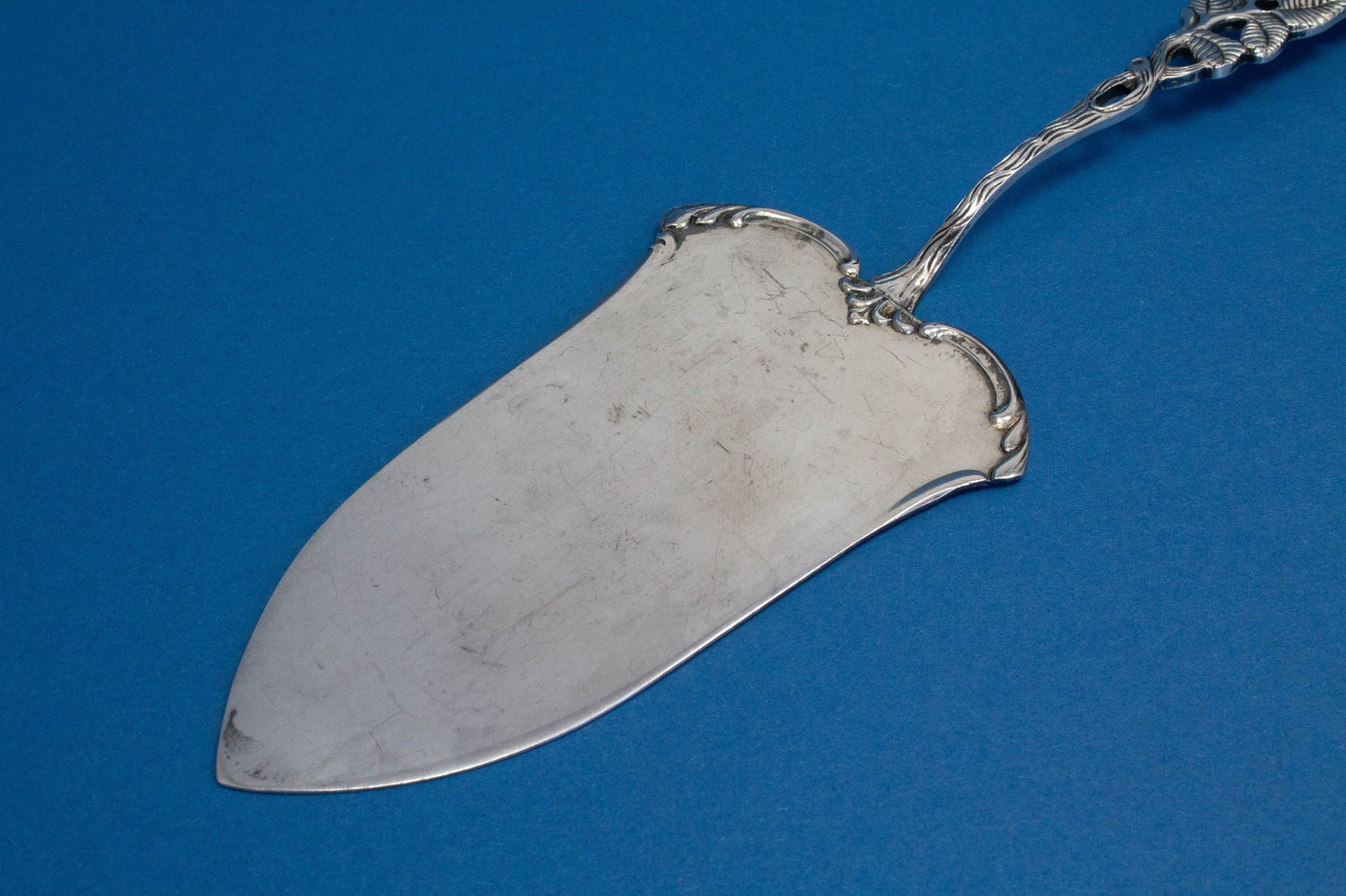 Tortenheber mit Rose von Antiko, Hildesheimer Rose, versilbert