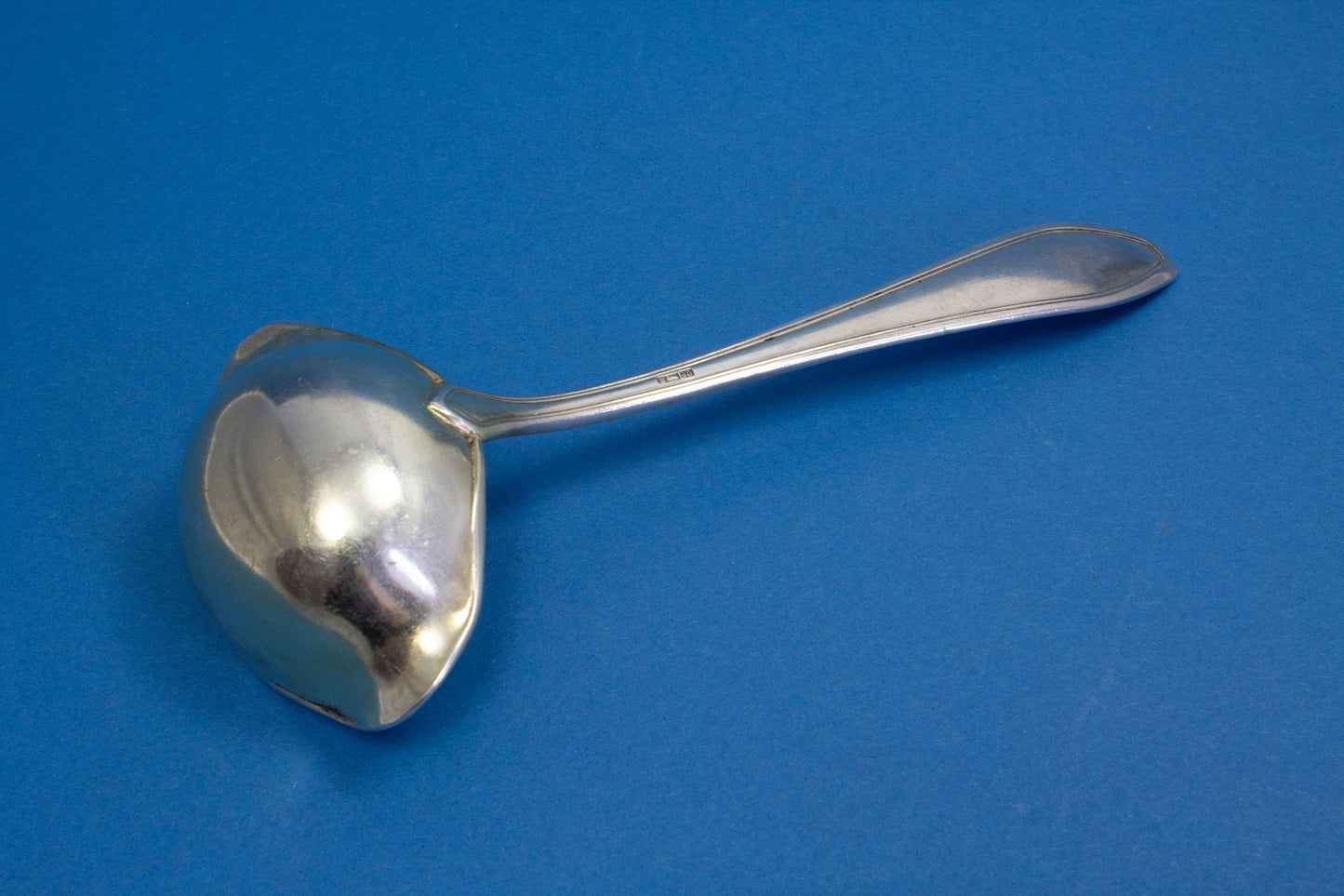 Versilberte Saucenkelle, Perlmuster, versilberte Kelle