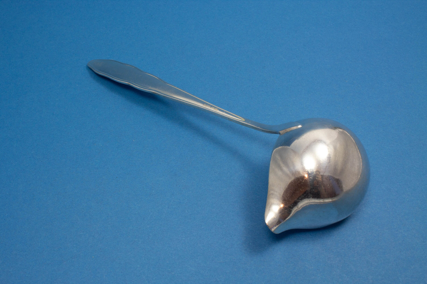 Versilberte Saucenkelle von WMF im Chippendalemuster