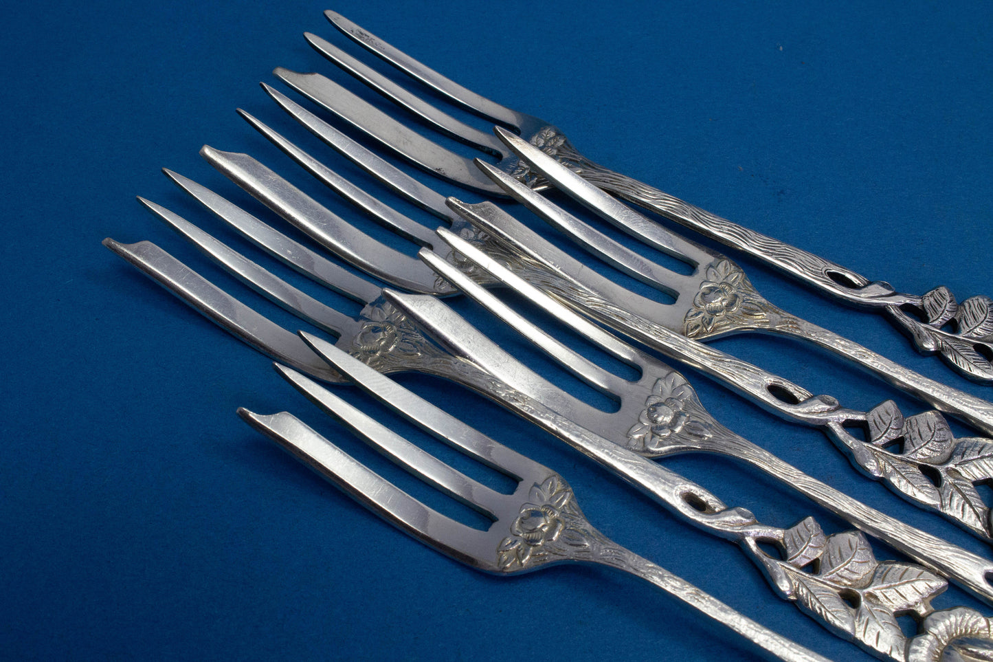6 versilberte Kuchengabeln mit einem schönen Rosenmuster, Hildesheimer Rose, Mid Century