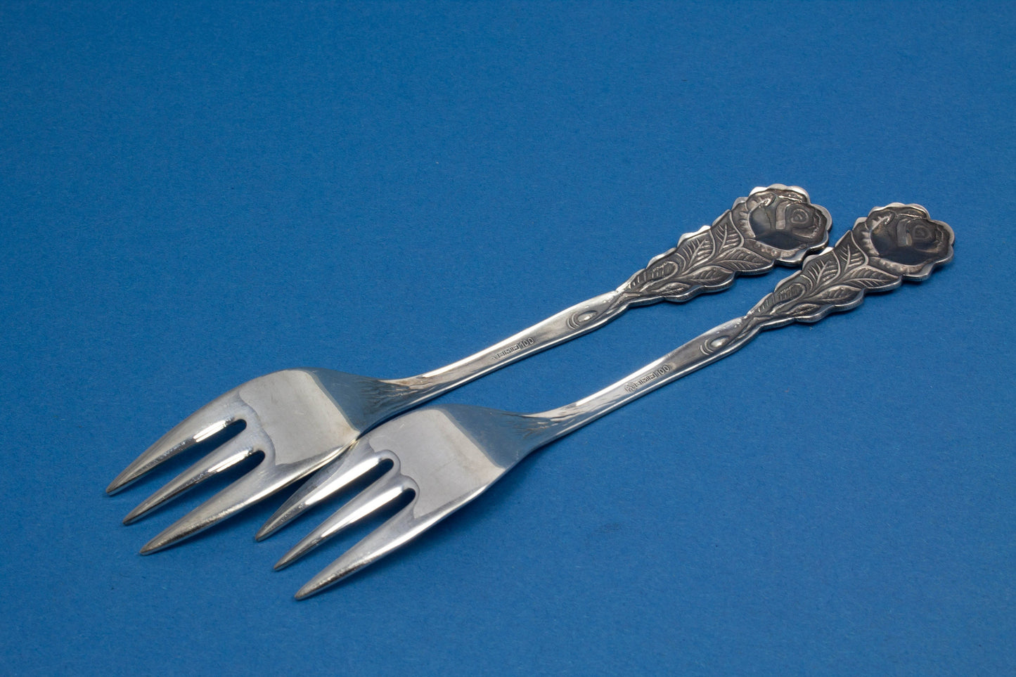 2 versilberte Kuchengabeln mit Rosen, versilberte Gabeln