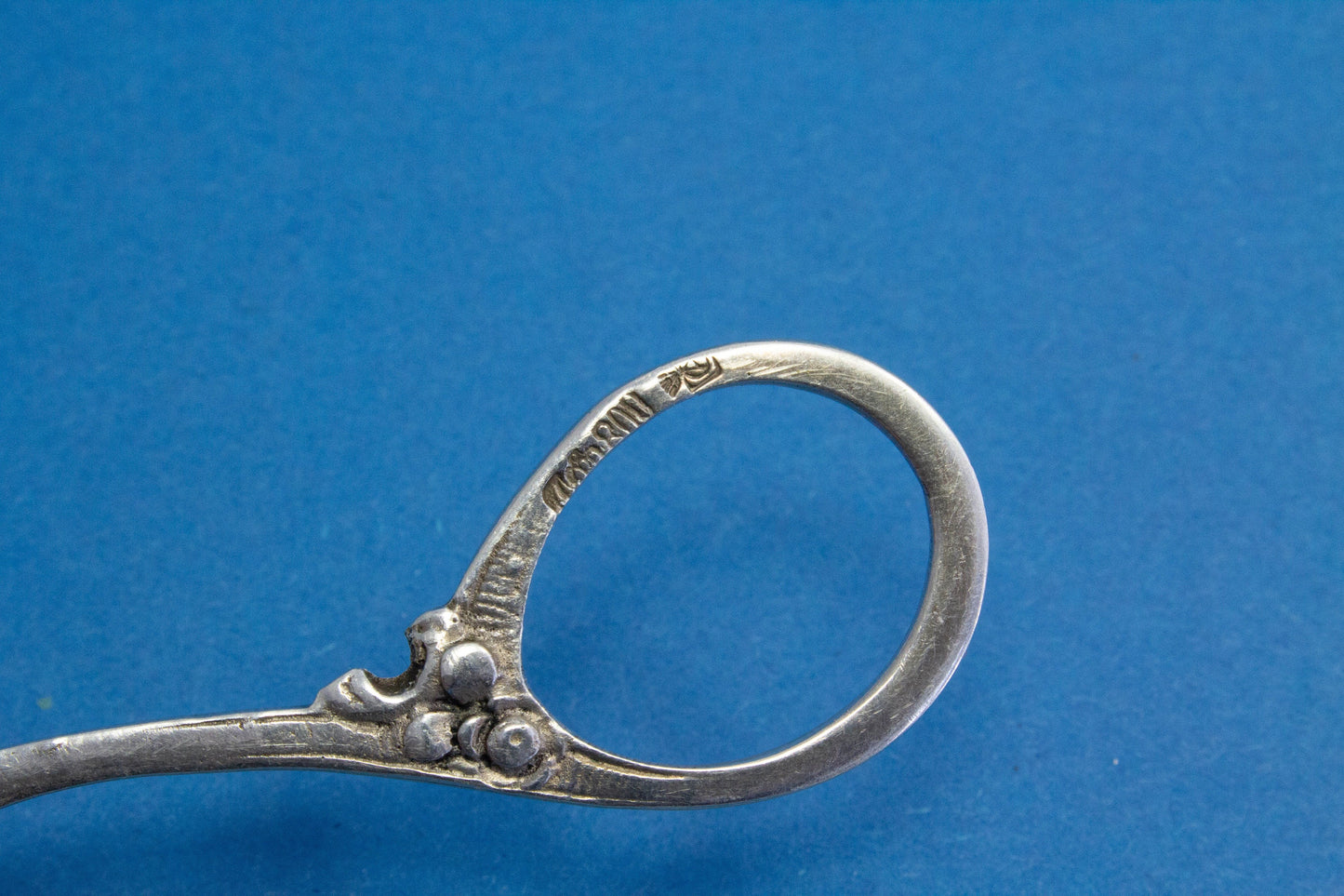 Cake tongs, biscuit tongs in rose pattern