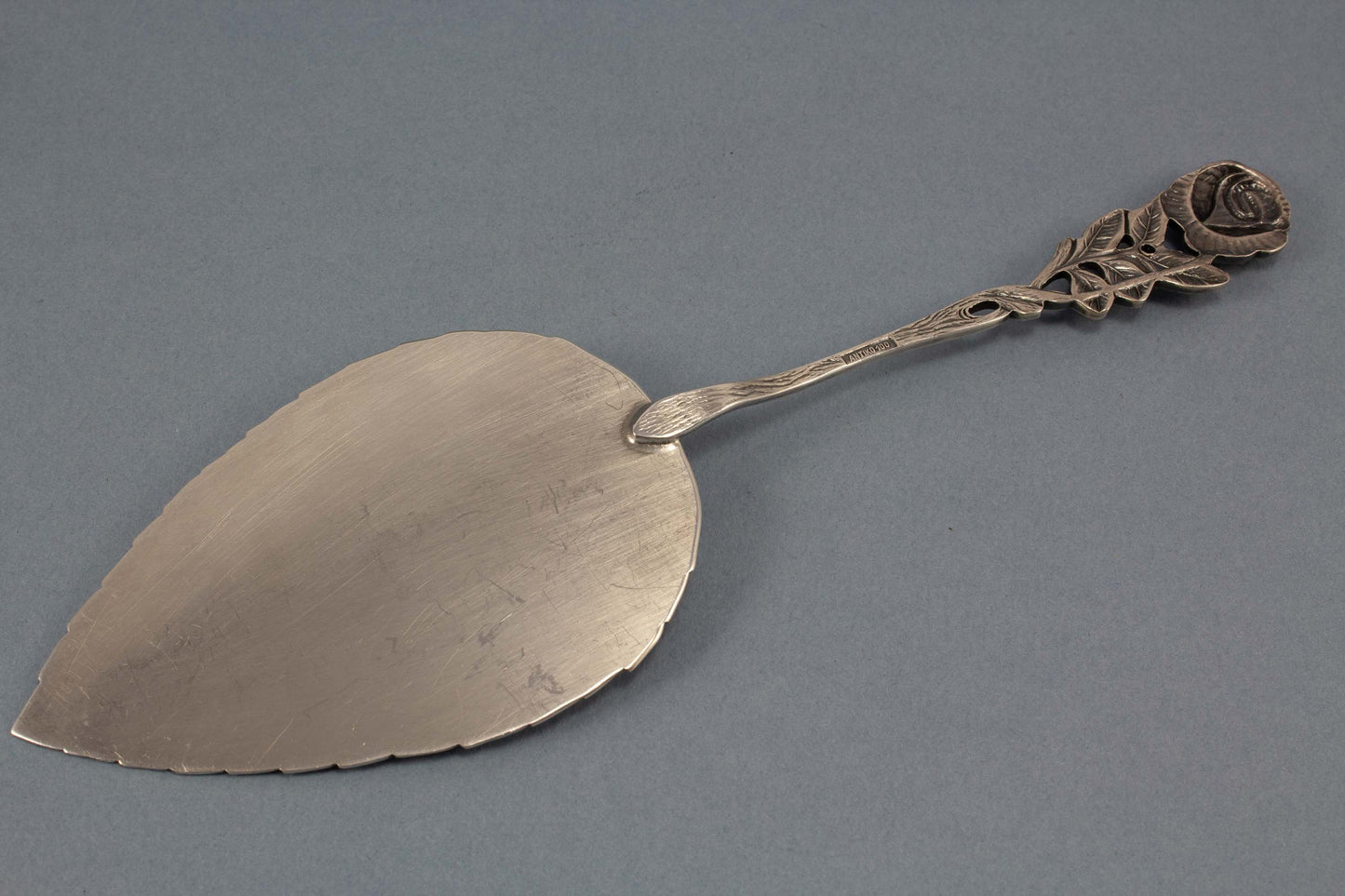 Cake server with rose decoration, silver-plated