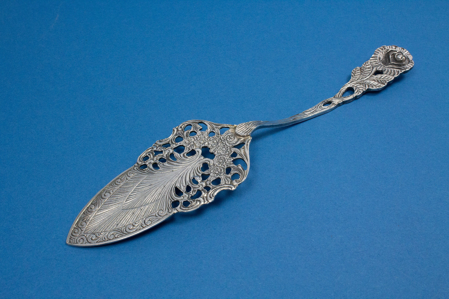 Versilberter Tortenheber, Hildesheimer Rose