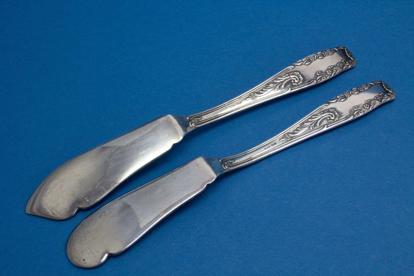 Käsemesser und Buttermesser, versilberte Messer, Rokoko - Löffelland