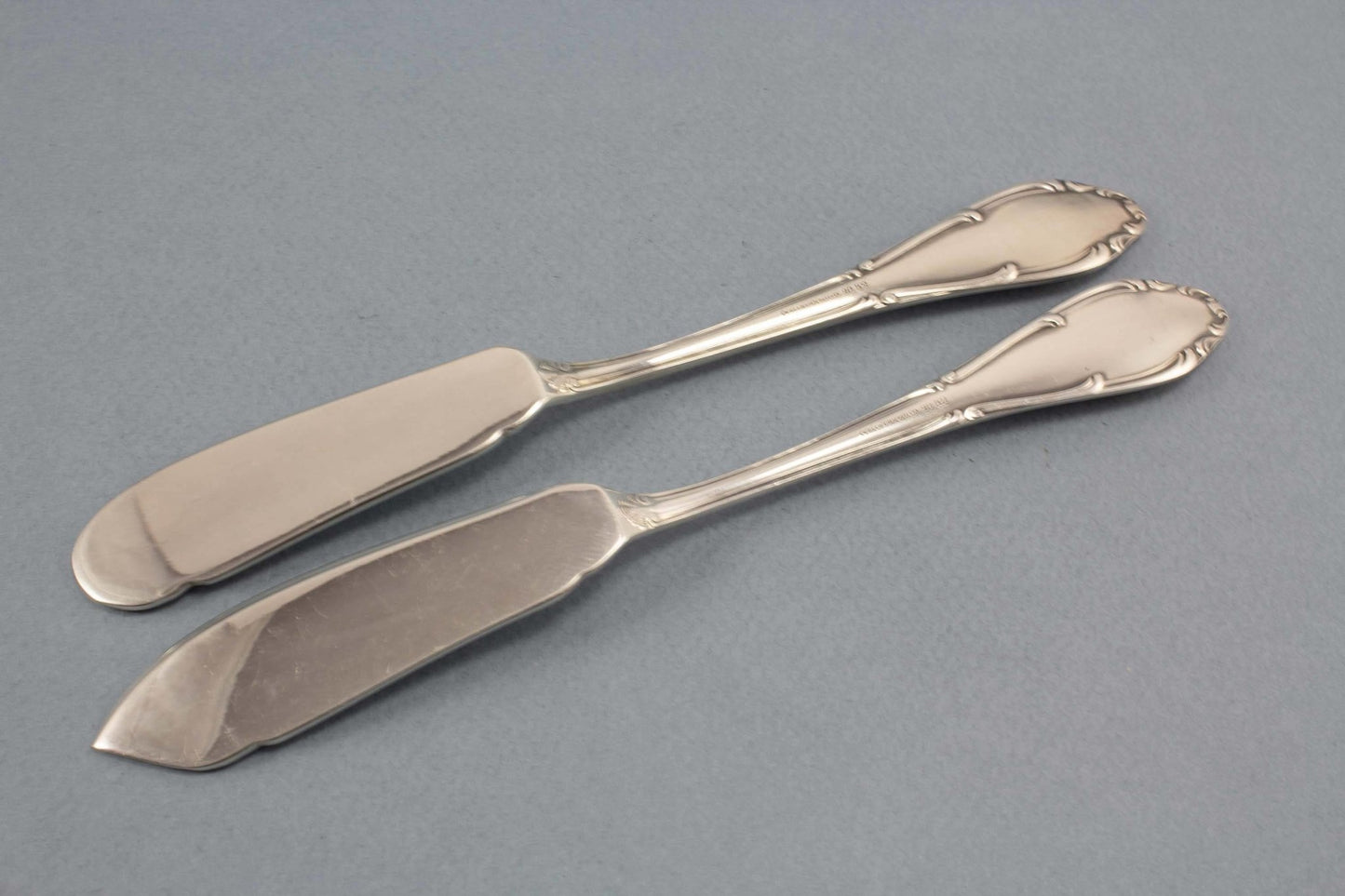 Käsemesser und Buttermesser von Wellner, versilbert, Mozart Vorlegebesteck, Besteckset - Löffelland