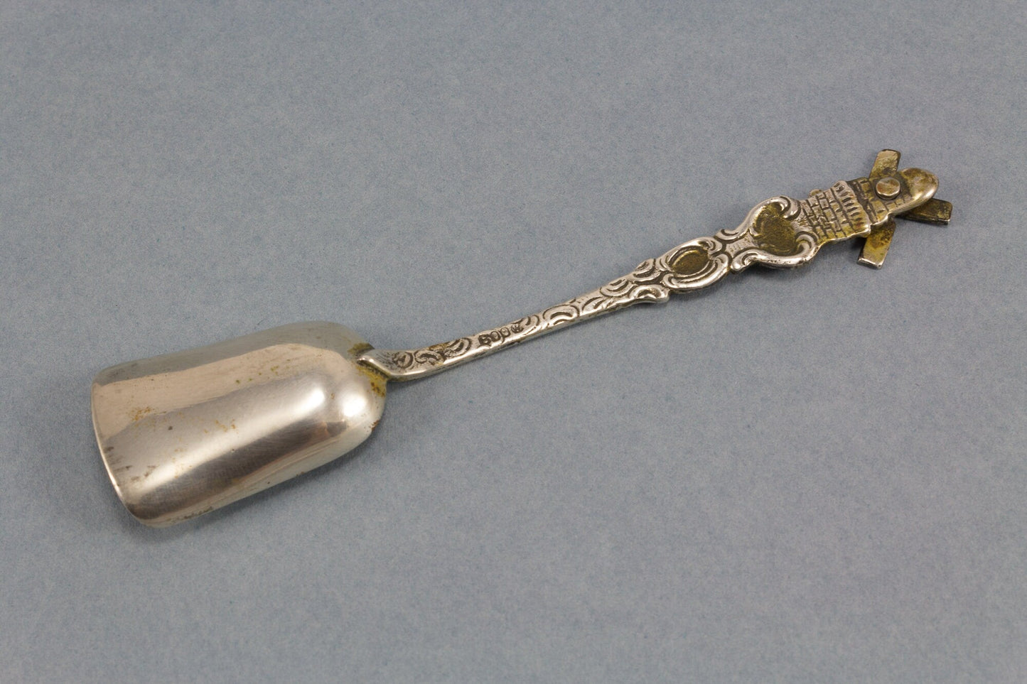 Kleiner Zuckerlöffel aus 800er Silber mit kleiner Windmühle von Christoph Widmann - Löffelland