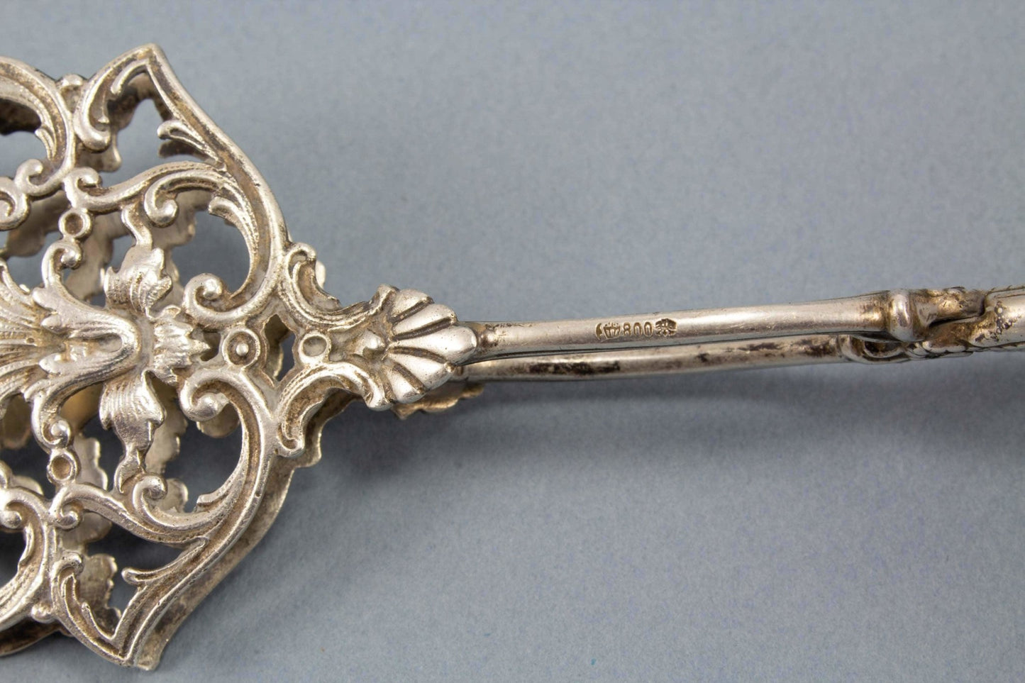 Schöne Gebäckzange, 800er Silber, Bruckmann Putti und Blumen, Kekszange mit schönem Dekor, Kuchenzange - Löffelland