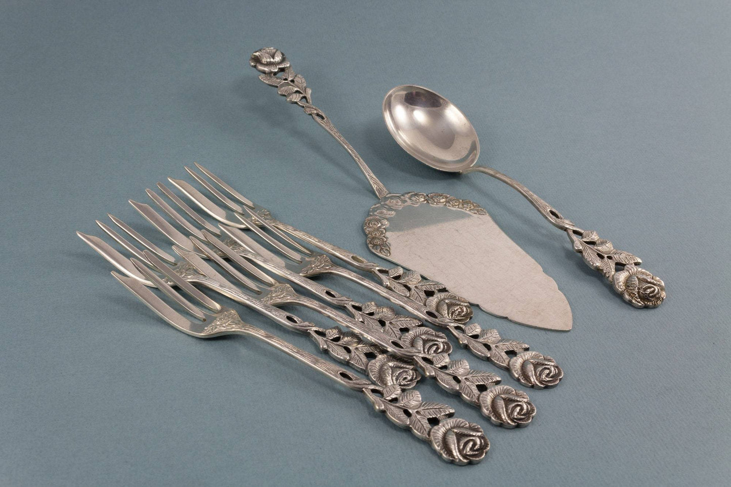 Schönes versilbertes Tea Time Set für 6, Kuchengabeln, Sahnelöffel, Tortenheber - Löffelland