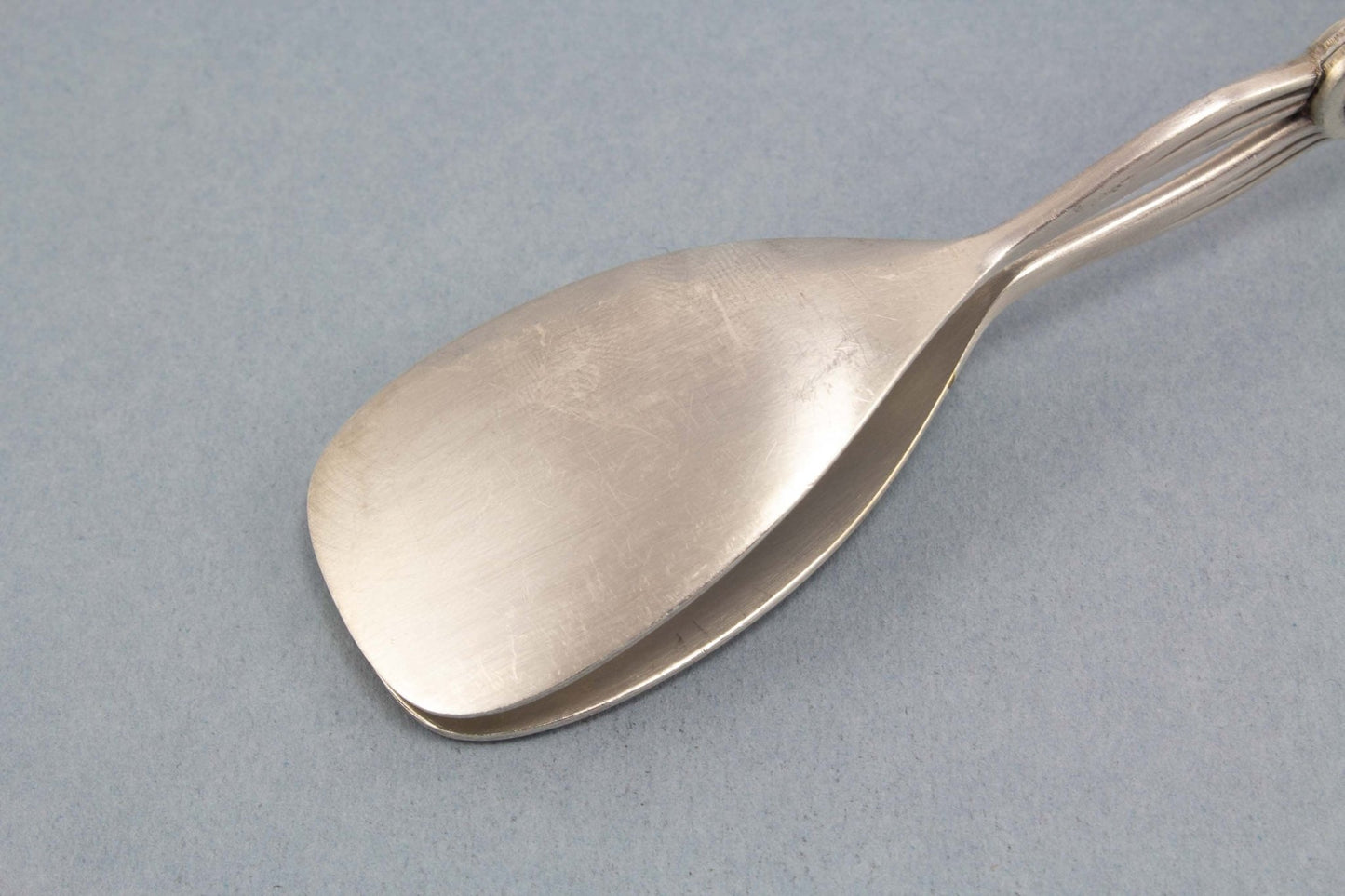 Versilberte Gebäckzange, Art Deco - Löffelland