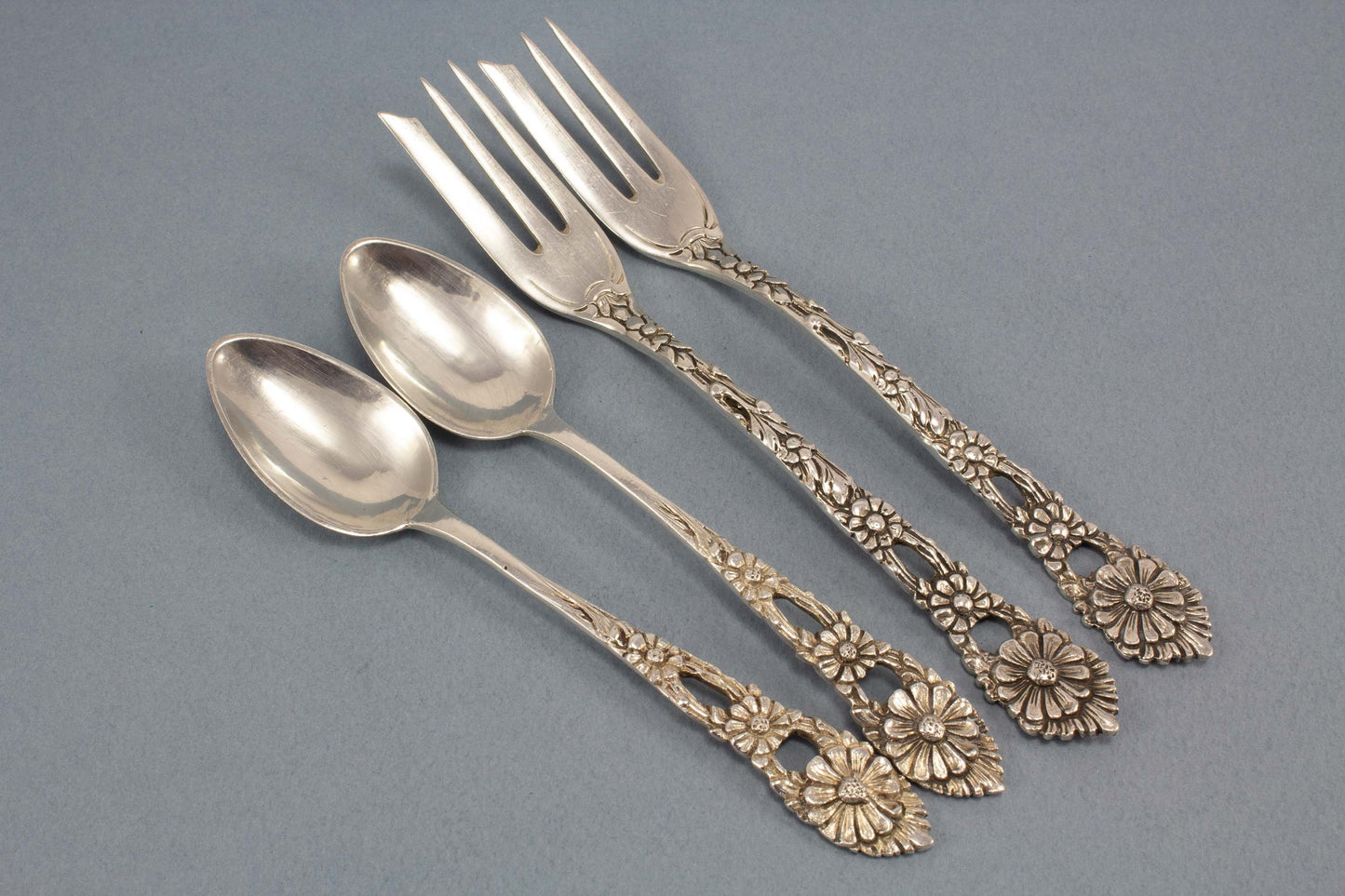 Tea Time Set für 2 Personen, 800er Silber, Jugendstil-Blumendekor