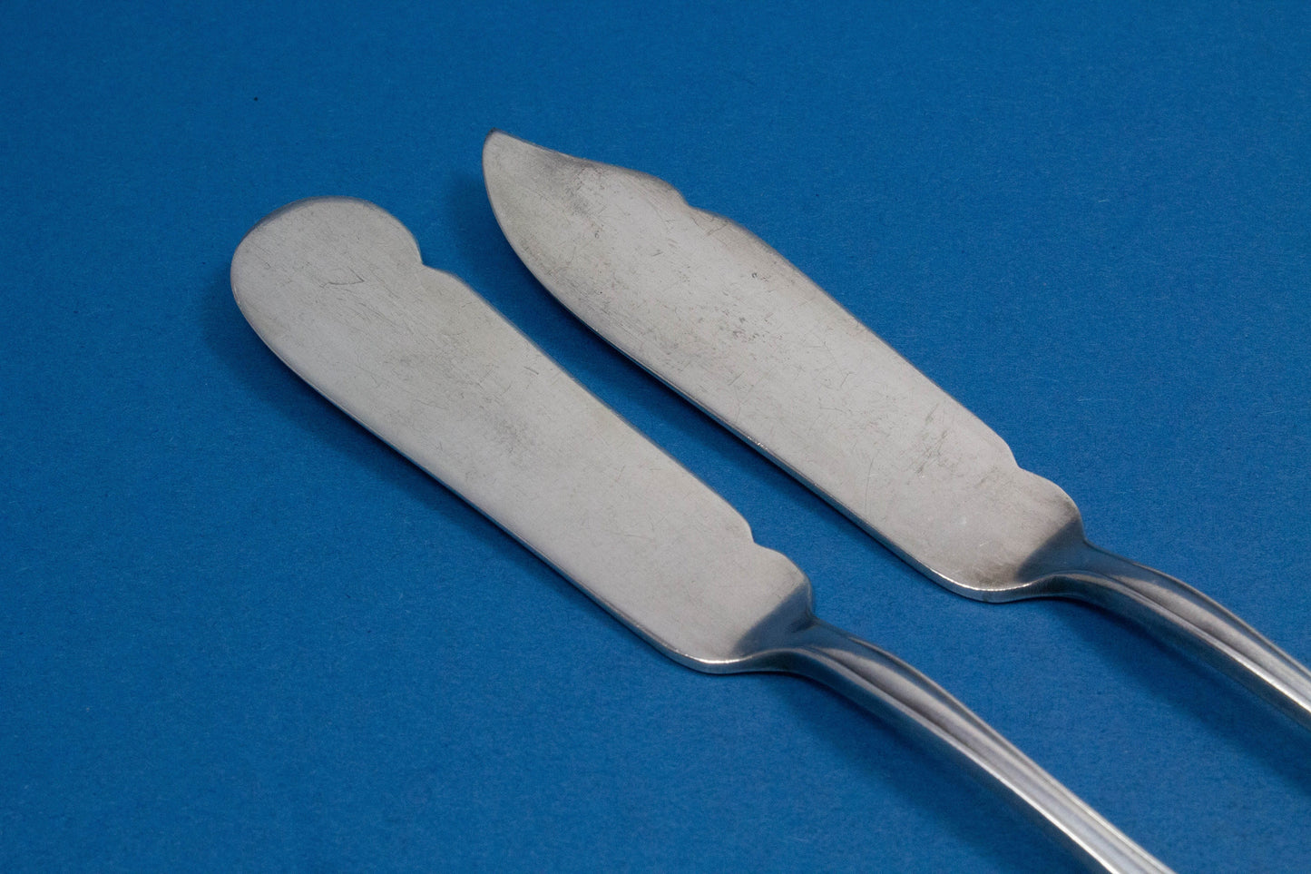 Martin Käsemesser und Buttermesser, versilbertes Vintage-Besteck, Servierbesteck