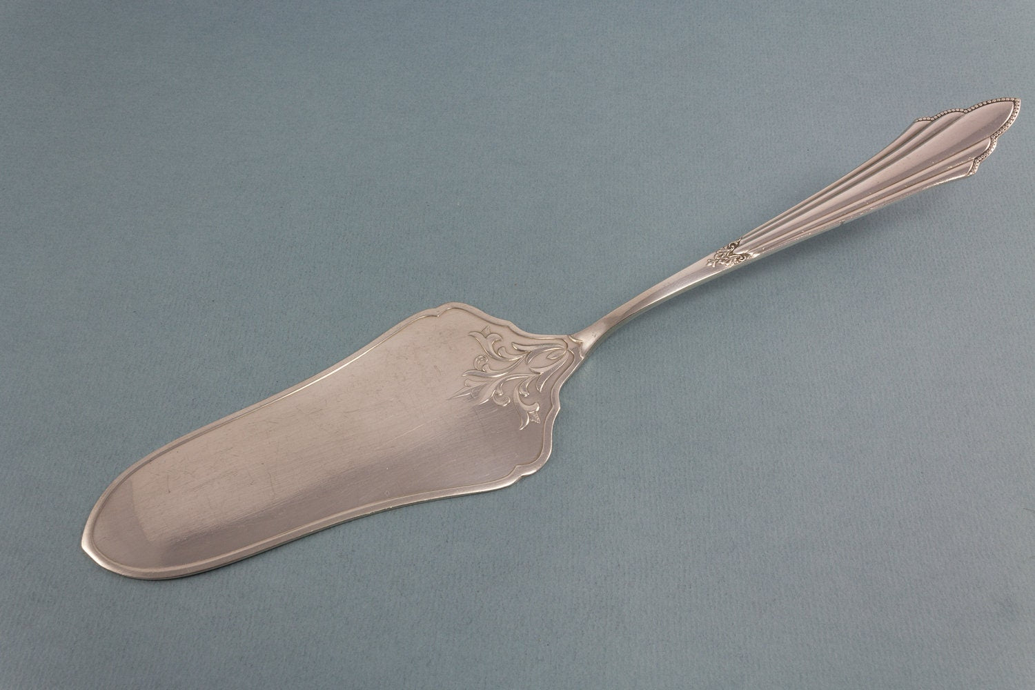 Beautiful silver plated cake server by WMF with lilies and fan pattern 