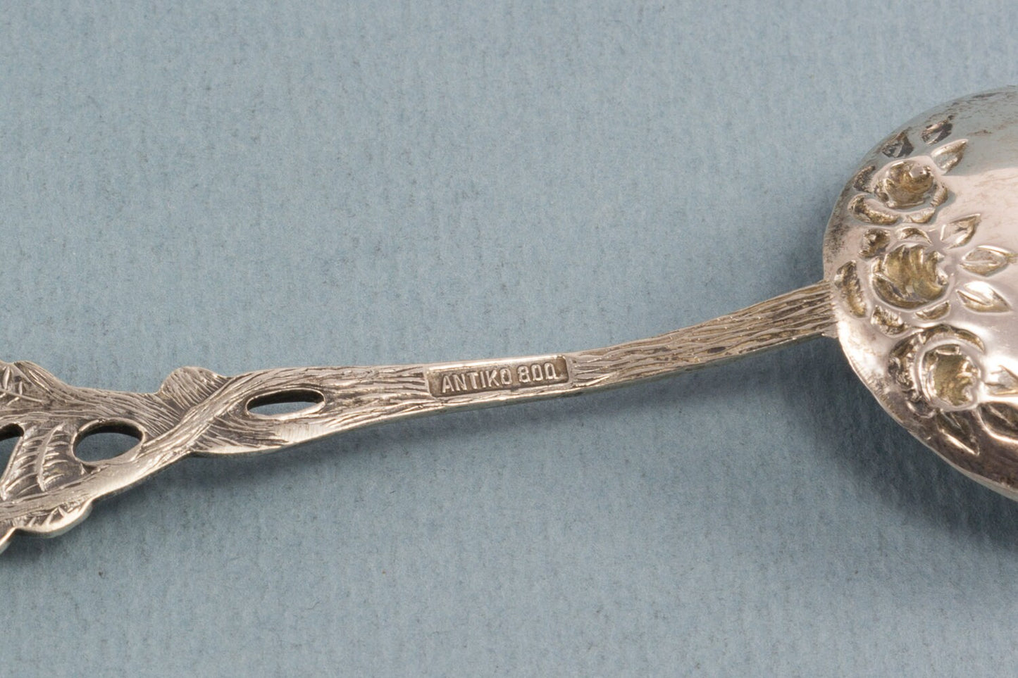 Kleiner Zuckerlöffel aus 800er Silber, Hildesheimer Rose