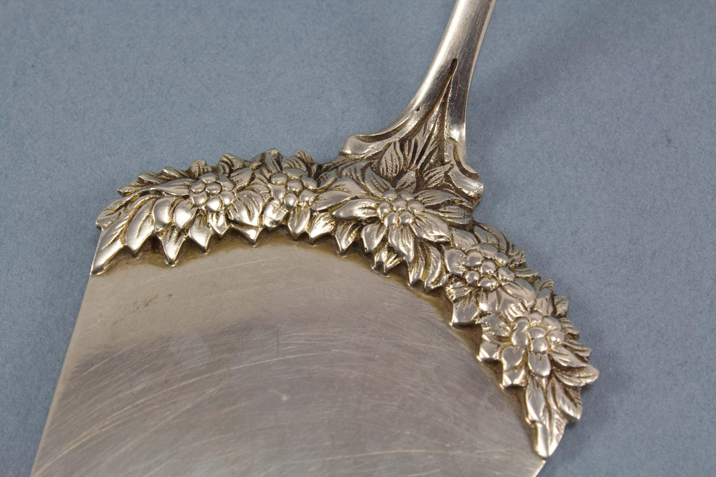 Tortenheber mit Edelweißblüten aus Silber, Silberbesteck, 800er Silber