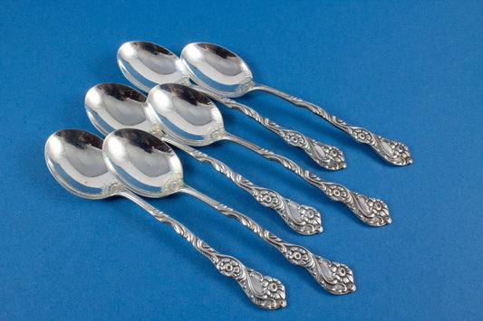 6 versilberte Mokkalöffel mit Blüten, kleine Löffel