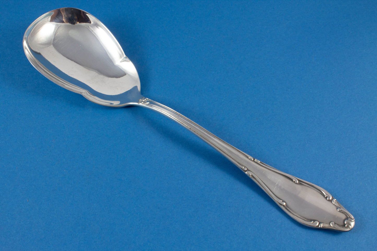 Vegetable spoon and potato spoon from Wellner in a Mozart pattern, silver-plated spoons