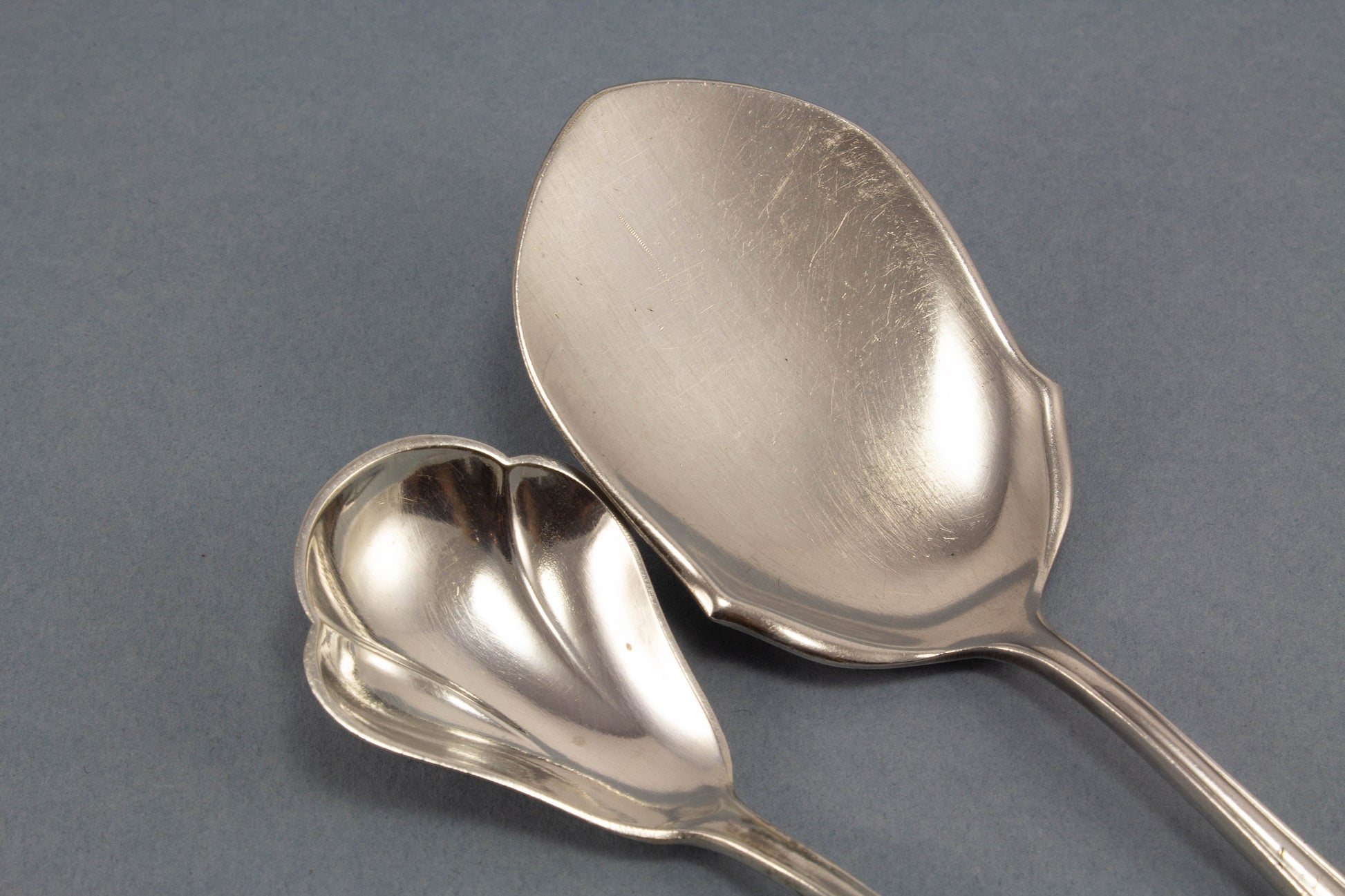 Small pastry server with matching spoon